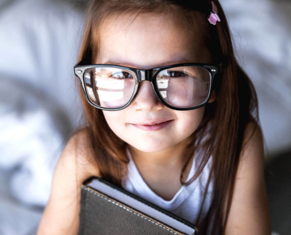 Confira 5 sinais para identificar problemas de visão em crianças