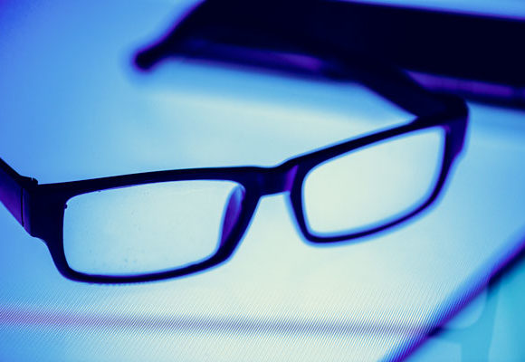 Saiba as vantagens dos óculos com lentes de luz azul