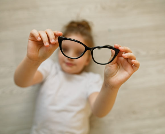Como identificar doenças visuais em crianças?