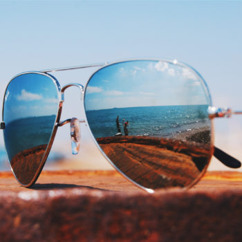 Confira as principais tendências em óculos de sol em 2022!